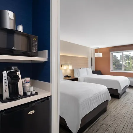Holiday Inn Express Fort Bragg By Ihg Exterior photo