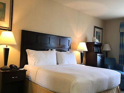 Express Bragg By Ihg 2* Fort Bragg