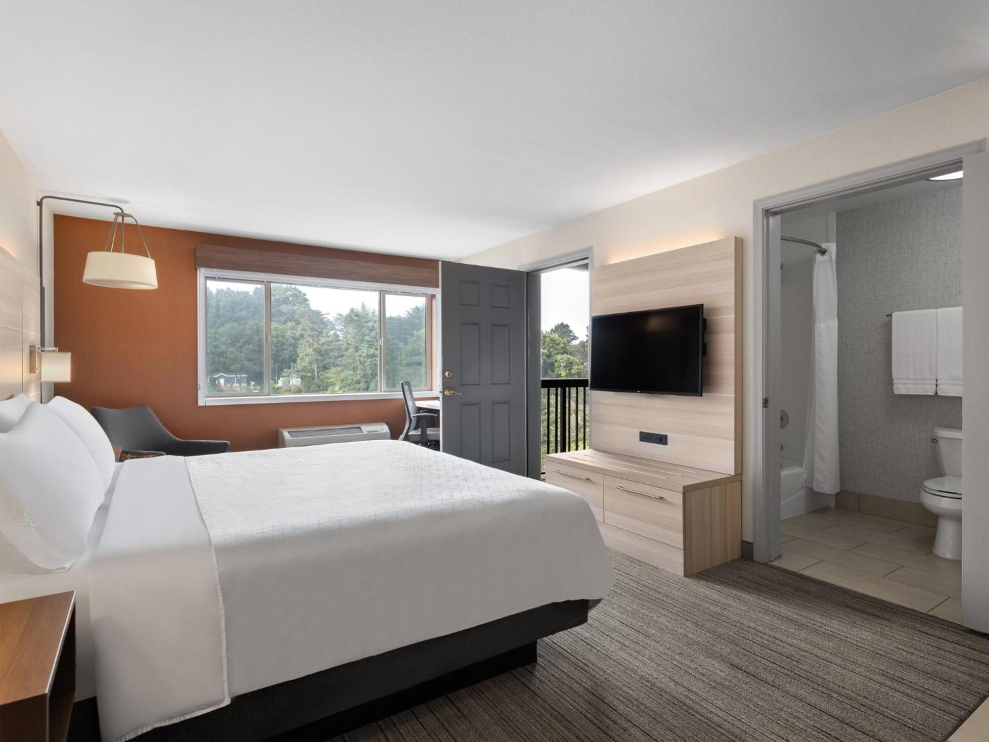 Express Bragg By Ihg 2*