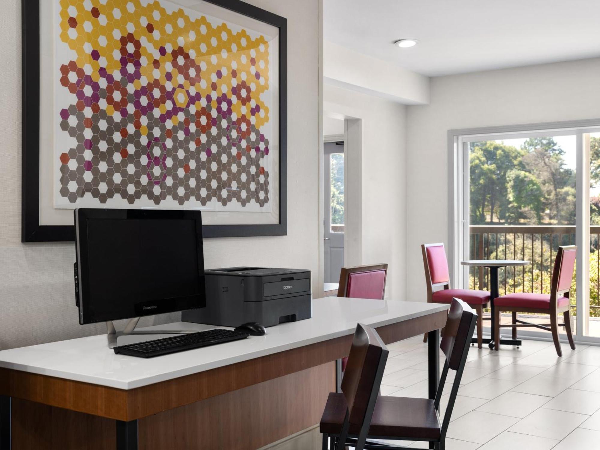 Express Bragg By Ihg Hotel